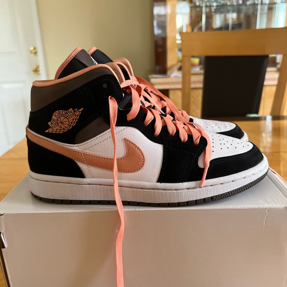 Jordan 1 Mid - image 3